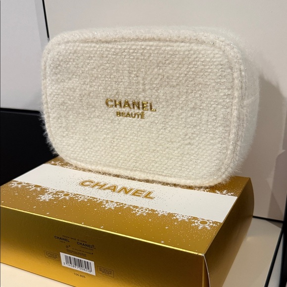 CHANEL MAKE UP SET - Picture 3 of 9